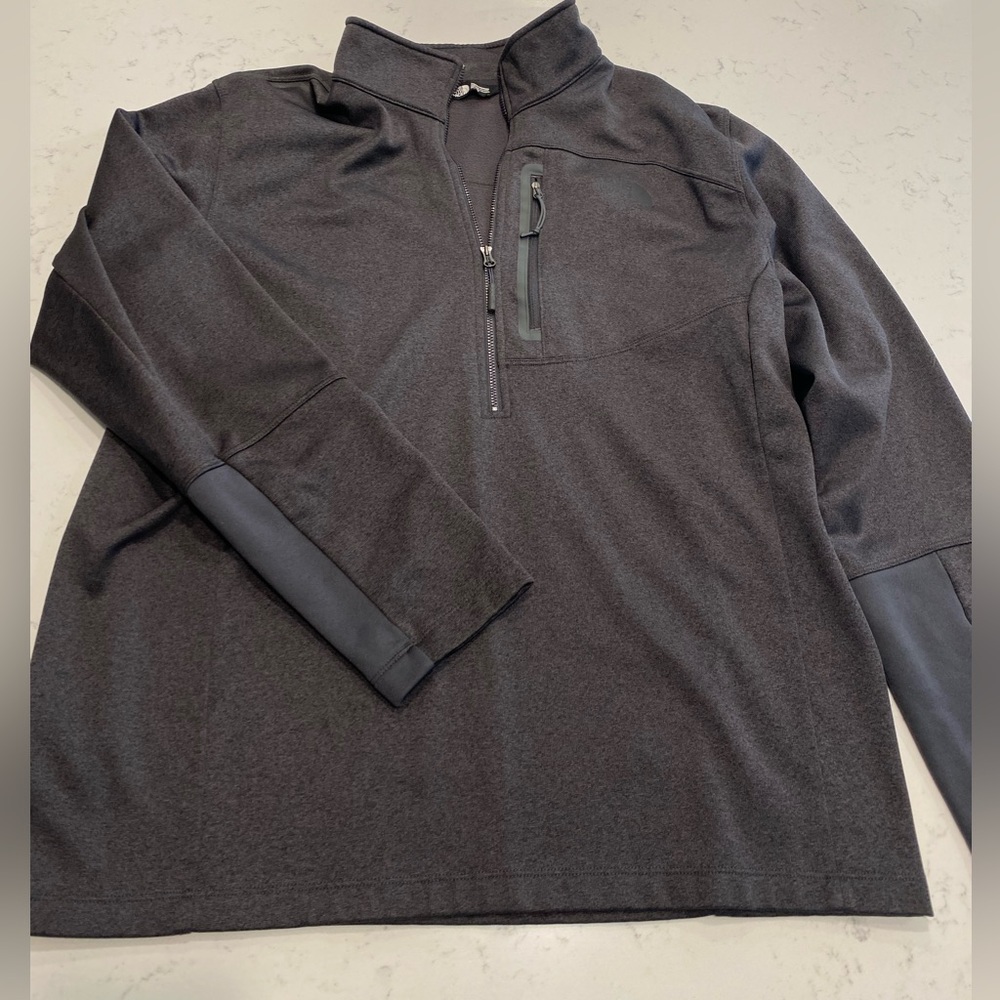 Like new The North Face grey 1/4 zip